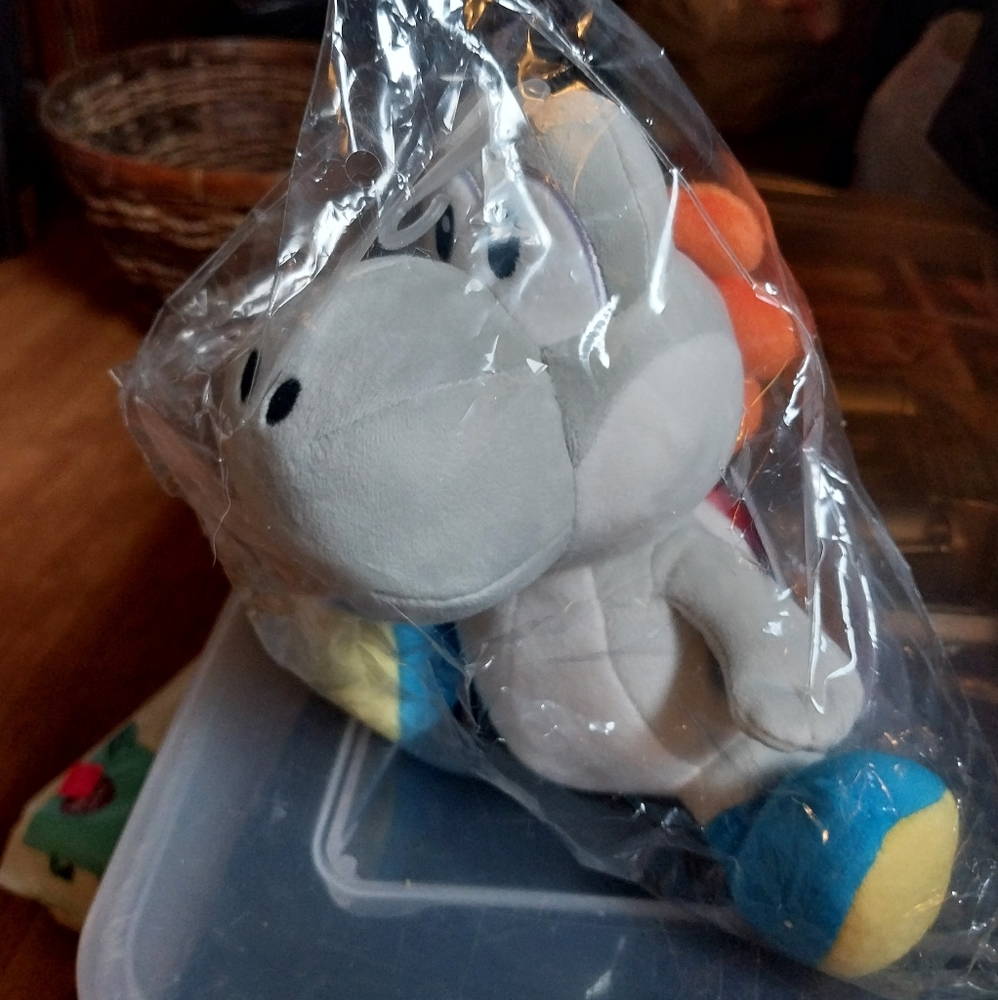 Lt gray Yoshi